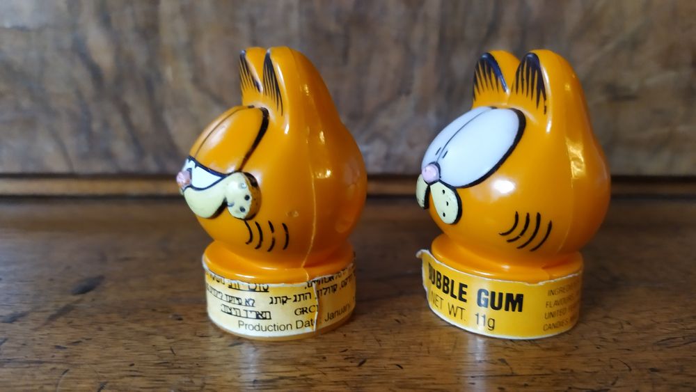 Продавам 2бр Гарфилд, кутийки от дъвки.