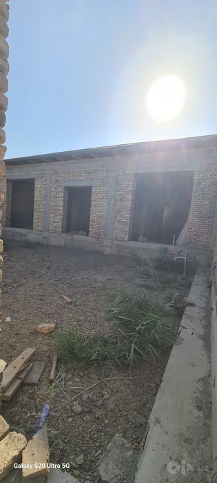 Nedastroyni uchastok sotiladi juda mustahkam juda qulay lakatsiya