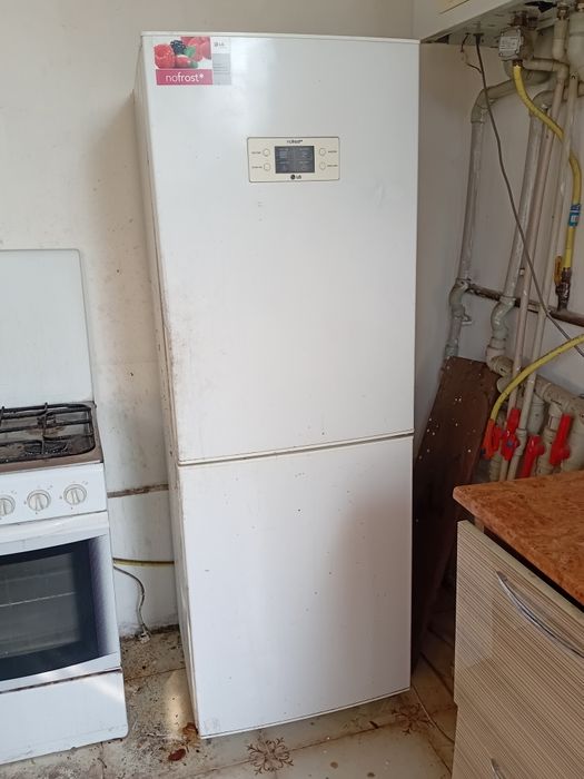 Холодильник не новой,но работает отлично