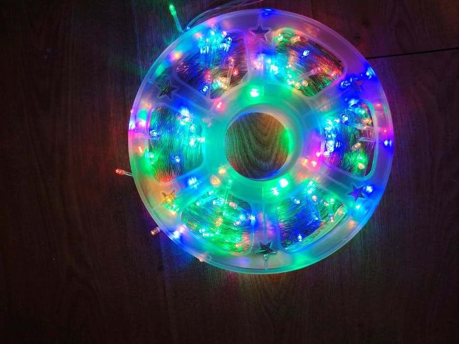 Нови LED цветни лампички с дължина 80 метра
