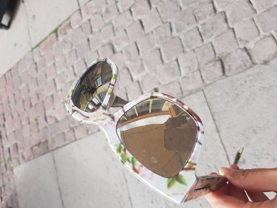 Слънчеви очила на Долче и И аксесоари за очила камъни със златни синдж