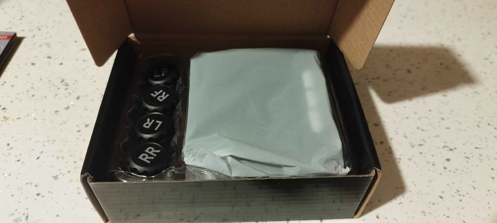 TPMS система за мониторинг на налягането и температурата на гумите