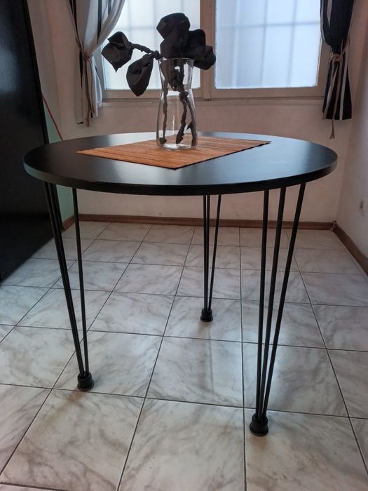 Поръчкова кръгла маса с плот от ПДЧ 2 броя