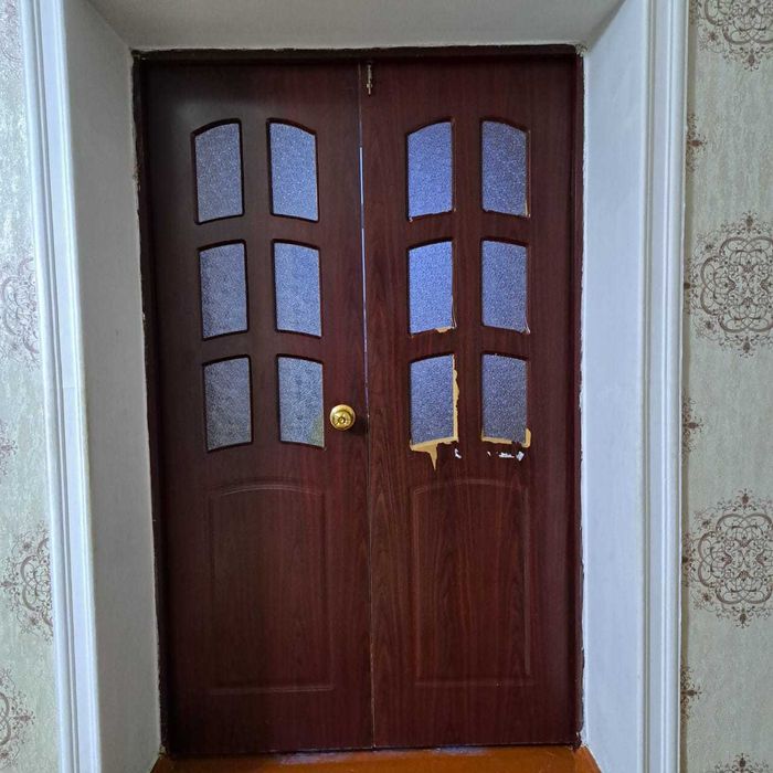 Двери Б/У двойные двери ,  4 штуки