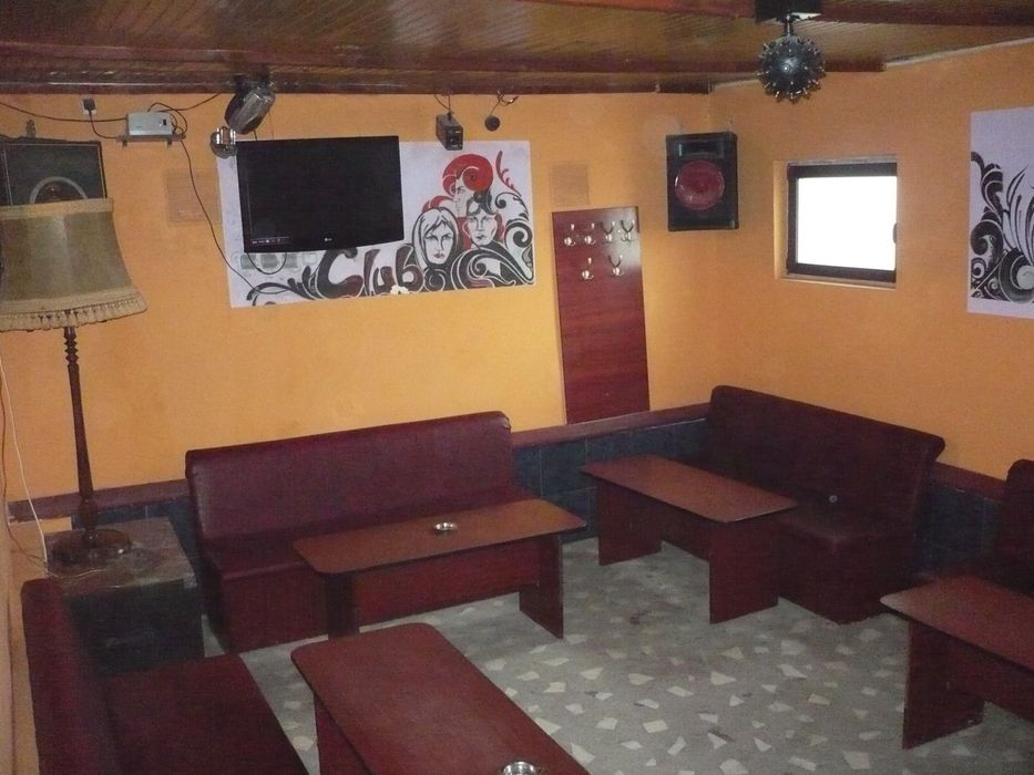 Chirie spatiu sat Costești