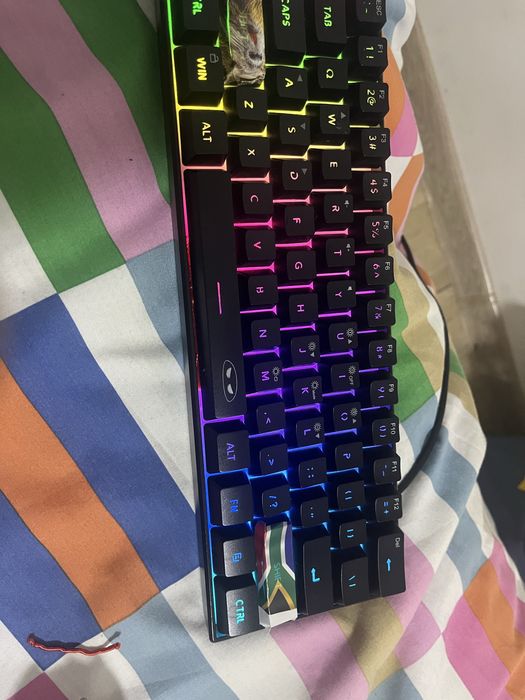 Vand tastatura magegee dau si schimb