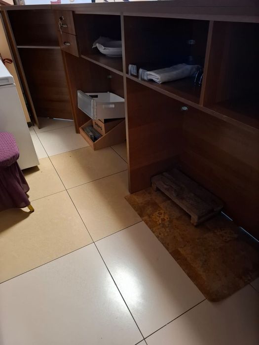 Продам  срочно барную стойку.