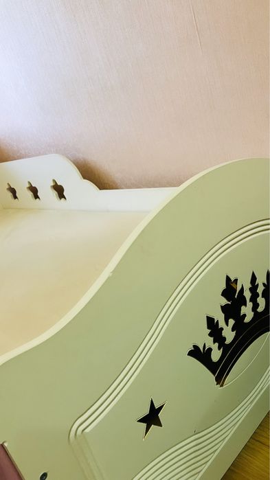 Bolalar   uchun  mebel ivory rang holati ideal