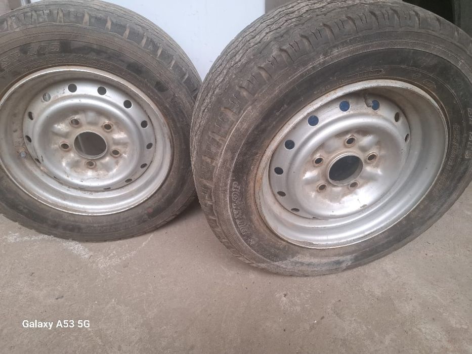 Продам  две  шины на авто