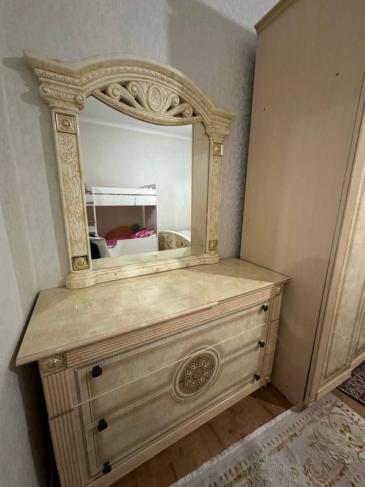 Продам спальный гарнититур