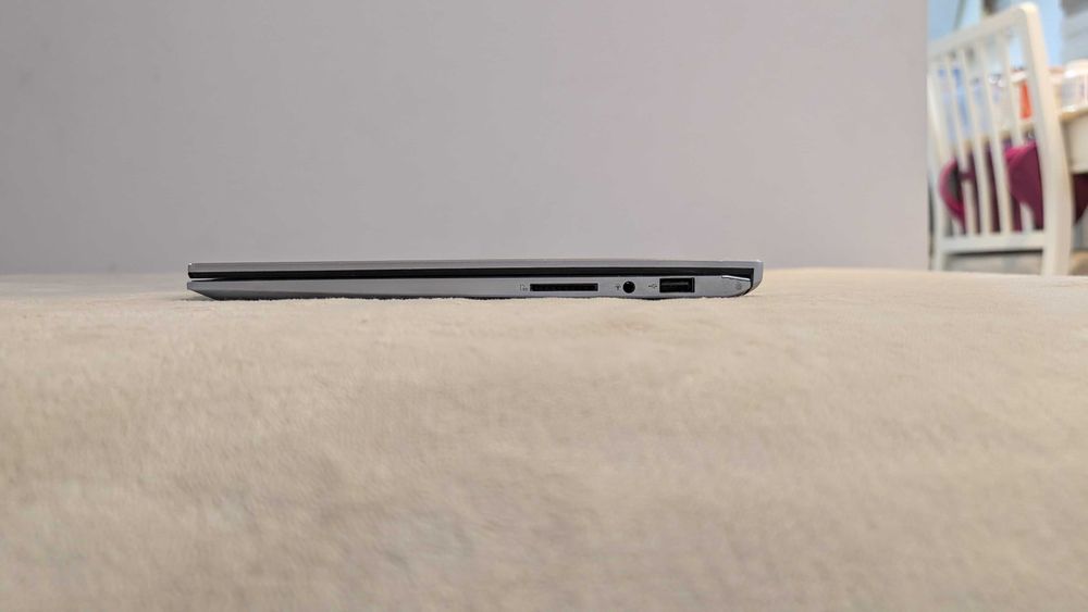 ASUS ZenBook 14 UM431D, Full HD, AMD Ryzen 5 3500U, 8 GB, 512 GB NVMe