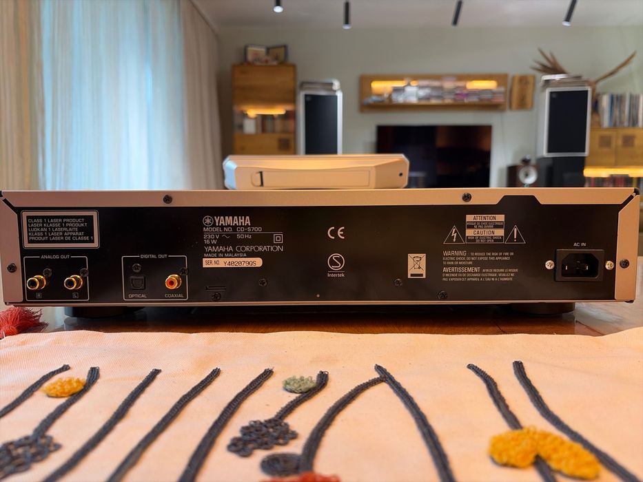 Продавам CD Плеър Yamaha CD-S700,силвър