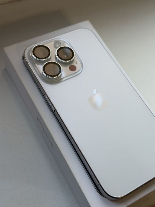 iPhone 15 pro 256 ГБ белый титан