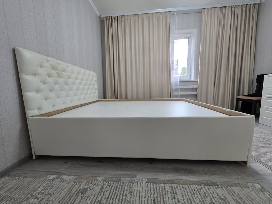 Продам двуспальную кровать