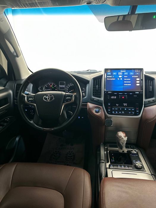 Bugun sotuvimizda Toyota Land Cruiser 200