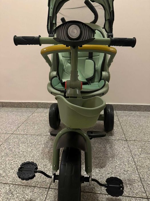 Триколка с въртяща се седалка Sport