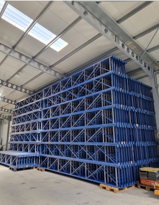 Rafturi metalcie pentru depozitare