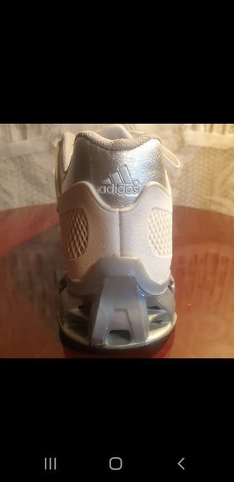 Кросовки фирменные