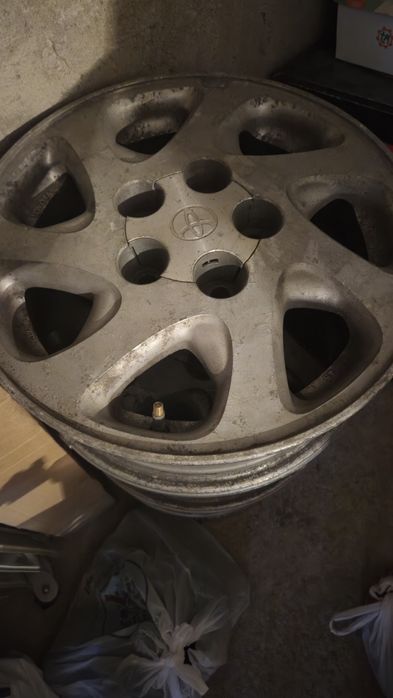 Продам оригинал диск на тойота 20