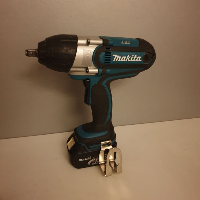Makita DTW 450 Msina de înșurubat cu impact