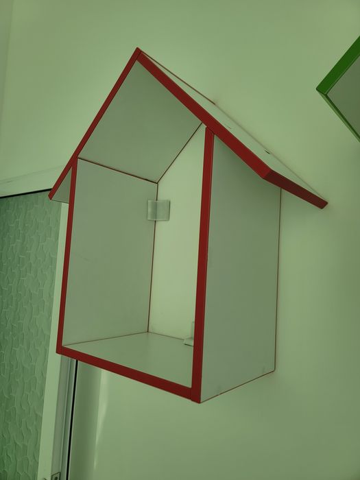 Настенные полки «Домик» для детской комнаты