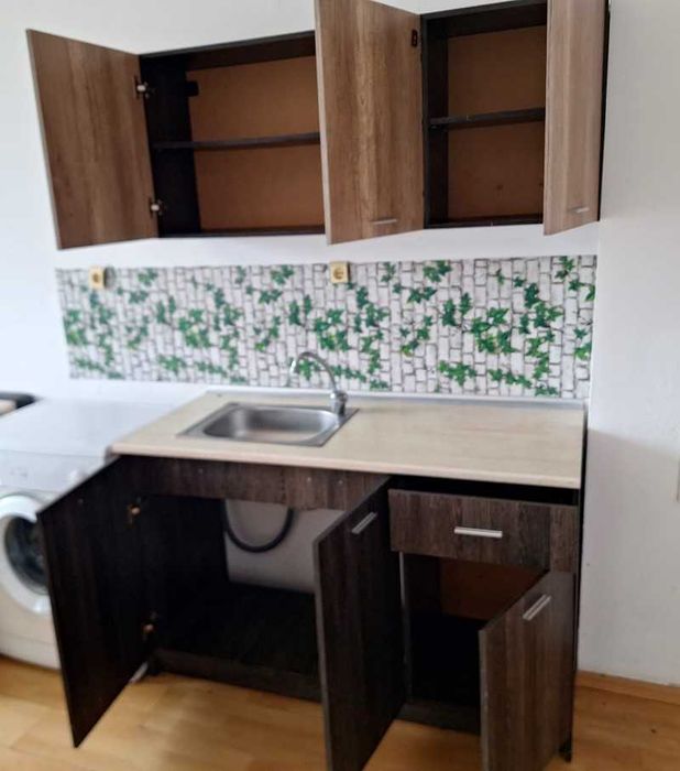 Кухня с мивка и смесител