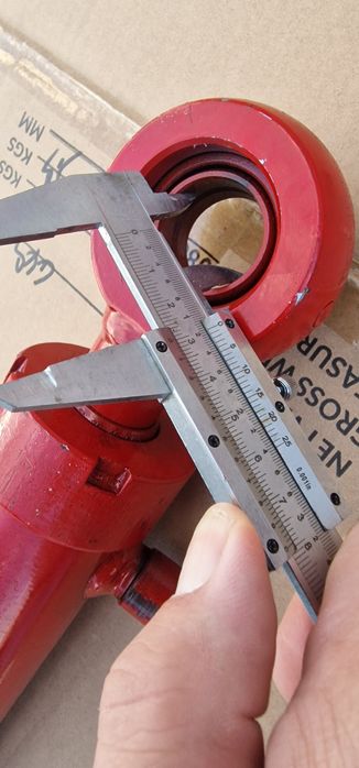 Cilindru hidraulic 360 mm deschide 200 mm tija 30 mm diametru bolturi