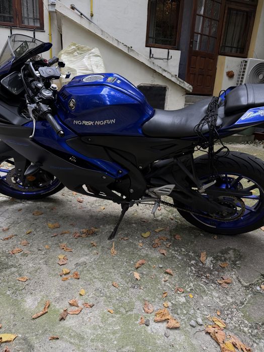 Vând Yamaha YZF-R125, an 2023, foarte bine întreținută și îngrijită. Evacuare MIVV omologata !NU!(ktm , honda , aprilia )