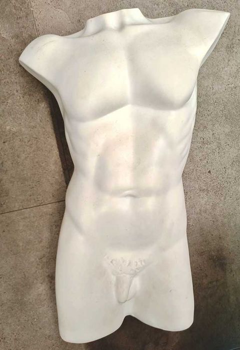 Statueta Nouă mare damă sau bărbați
