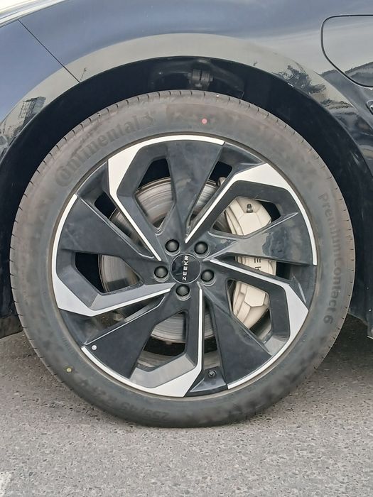 Zeekr 001 you 3.8s / 100 km full 4wd