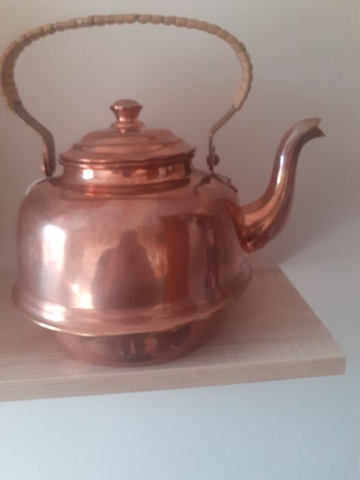 Меден чайник и чаша