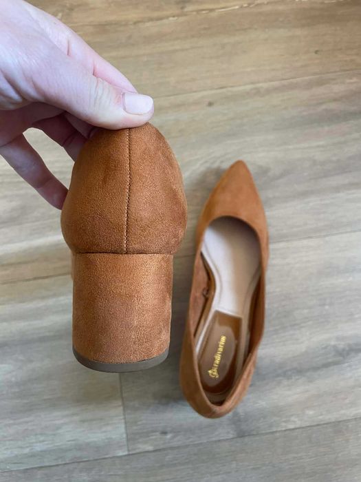 Обувки Stradivarius на ток от изкуствен велур