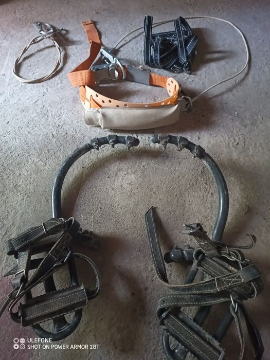 Когти и пояс для электромонтажника.