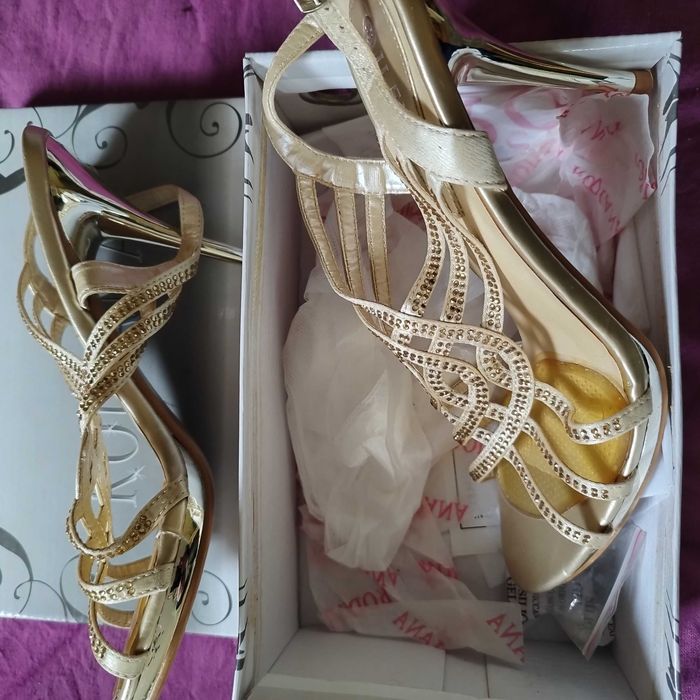 Елегантни дамски обувки с висок ток,нови.