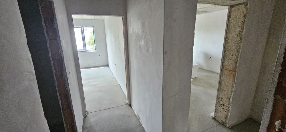 Добротица -Албенска!2ри-СРЕДЕН ЕТАЖ!
С Изложение;
-Трапезария(всекидн