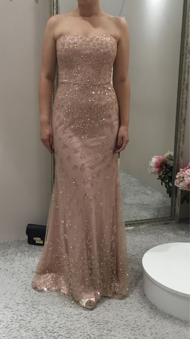 Официална рокля