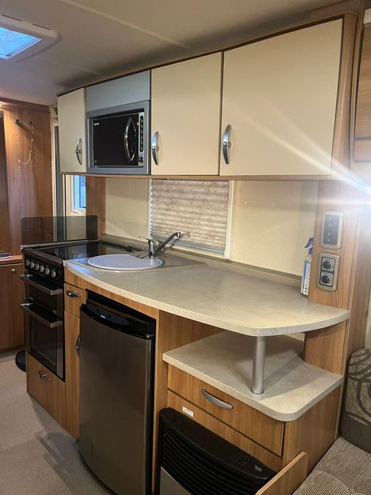 Каравана swift 2017 година