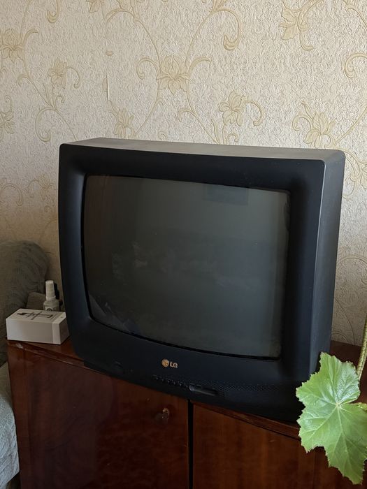 Продам телевизор LG