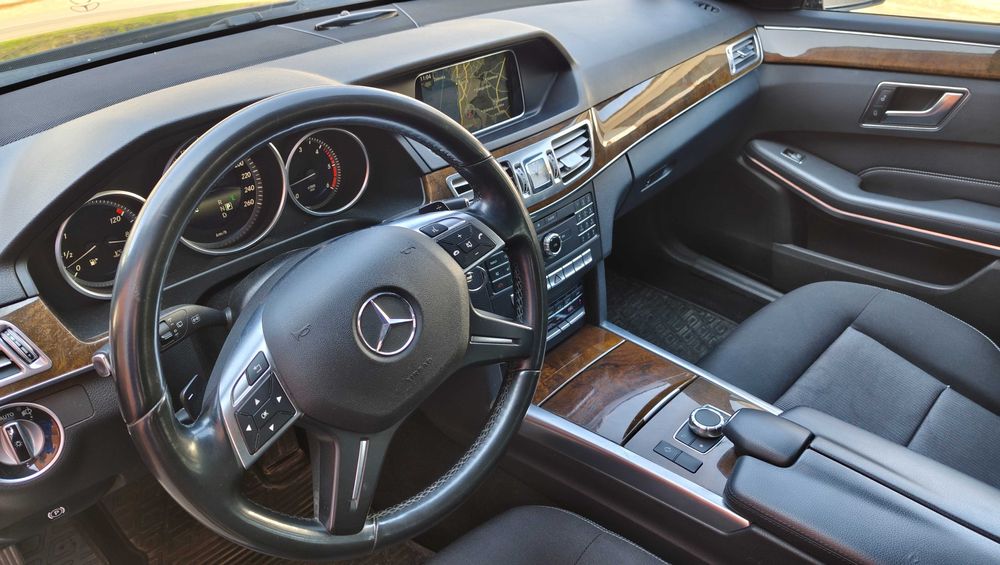 Продавам Mercedes Benz E 220 9-G