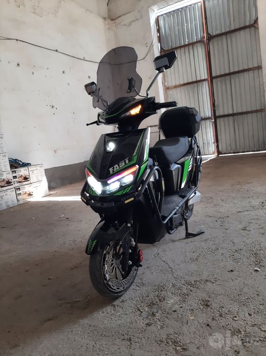Skuter  Skillmax qora