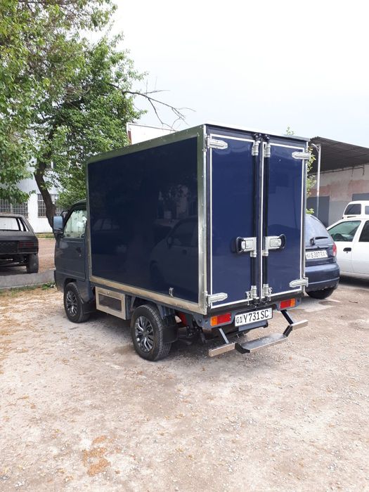 Yosh jozibali fohishalarning porno fotosuratlari