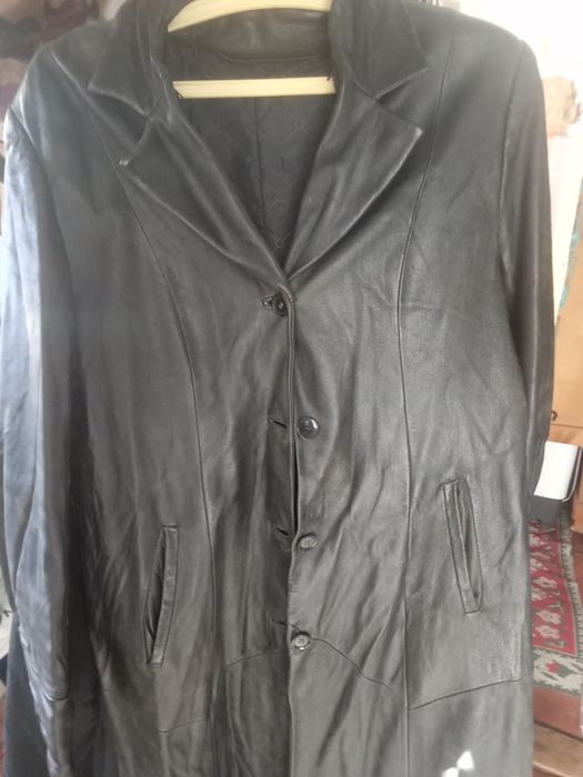 Продам, верхнюю одежду.