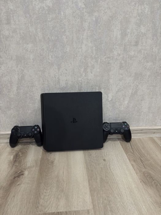 Продавам Playstation 4