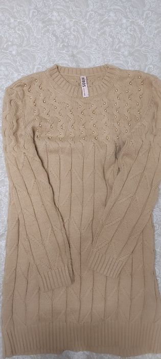 Bluza crem cu aplicații drăguțe!