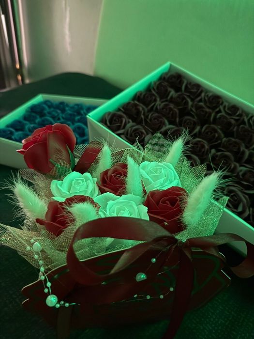 Buchete/aranjamente cu trandafiri din sapun