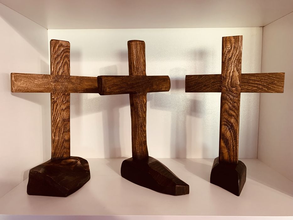 Стилизиран ръчно изработен кръст