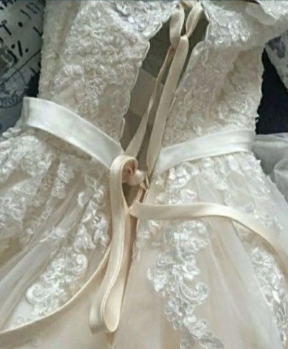 Свадебное платье со шлейфом