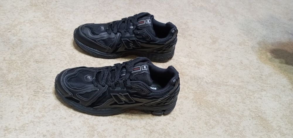 Новые Нью Бэлэнс, черная кожа, 44 размер