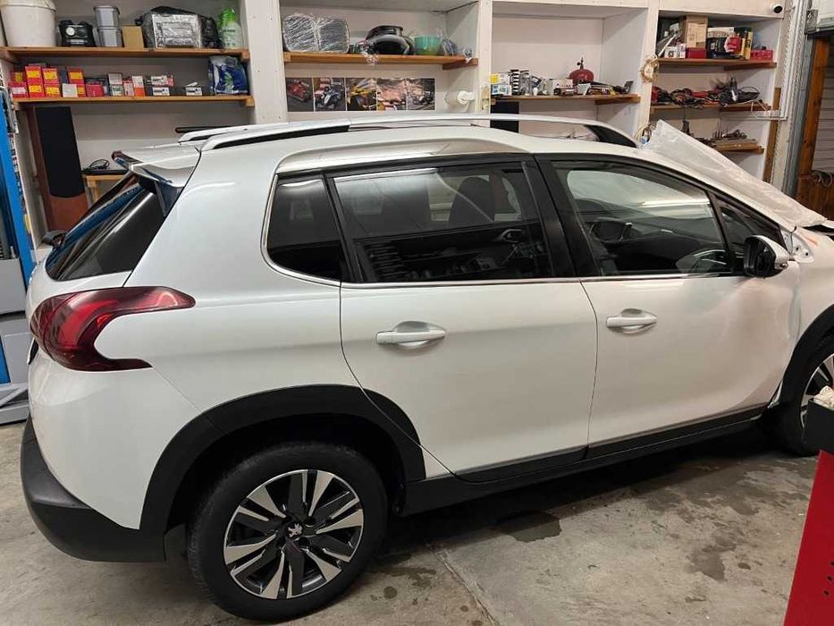 Двигател 1.5 HDI YH01 DV5RD Врати Кожен салон Навигация Peugeot Пежо 208 2008