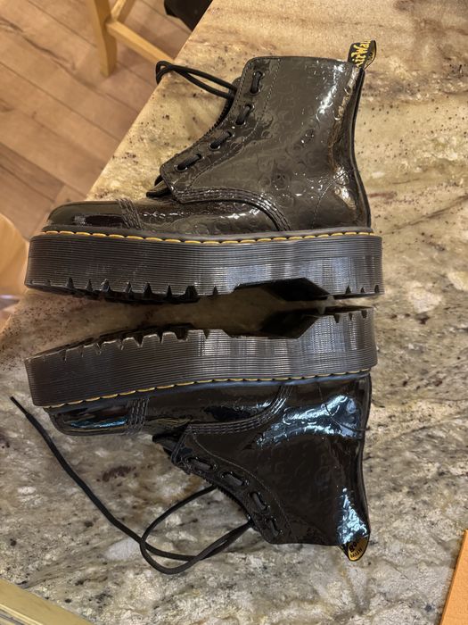 Оригинални Dr.Martens чисто нови ботуши